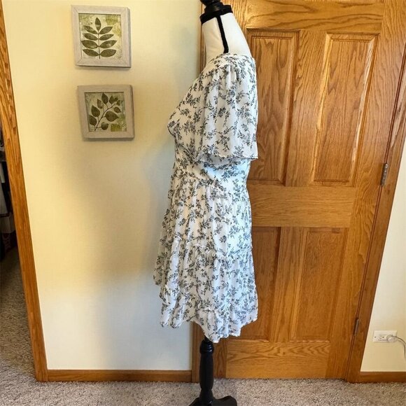 Lulus Women's M White Floral Bohemian Mini Dress Short Sleeve V-Neck - Picture 5 of 8